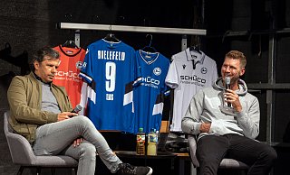 Der langjährige Sportchef Samir Arabi (links) und Klublegende Fabian Klos verabschieden sich von Arminias Gehaltsliste. - Oliver Krato Der langjährige Sportchef Samir Arabi (links) und Klublegende Fabian Klos verabschieden sich von Arminias Gehaltsliste. - Oliver Krato