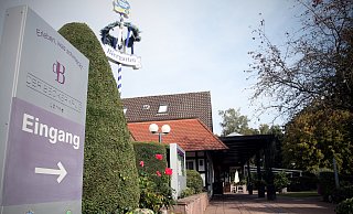 Seite mehr als 100 Jahren ist der Beckerkrug in Familienhand. Jetzt kommt es zu einem Wechsel. Das beliebte Pfingstfest soll hier wieder gefiert werden. - Felix Eisele Seite mehr als 100 Jahren ist der Beckerkrug in Familienhand. Jetzt kommt es zu einem Wechsel. Das beliebte Pfingstfest soll hier wieder gefiert werden. - Felix Eisele