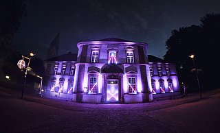 Im Zusammenhang mit den Aktionen der Veranstaltungswirtschaft „Night of Light“ wurde bereits die Stadtbibliothek beleuchtet. Dies soll nun wiederholt werden. - Berni & Freunde GmbH Im Zusammenhang mit den Aktionen der Veranstaltungswirtschaft „Night of Light“ wurde bereits die Stadtbibliothek beleuchtet. Dies soll nun wiederholt werden. - Berni & Freunde GmbH