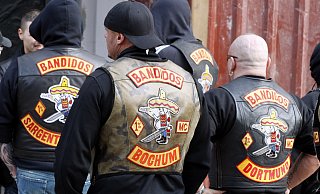 Mehr als drei Jahre nach dem Verbot sämtlicher Bandidos-Chapter in NRW sollen mehrere Rocker zu den Hells Angels gewechselt sein. - picture alliance / APN Mehr als drei Jahre nach dem Verbot sämtlicher Bandidos-Chapter in NRW sollen mehrere Rocker zu den Hells Angels gewechselt sein. - picture alliance / APN
