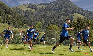 Für die Schönheit der Landschaft und die Berge Tirols hatten die SCP-Kicker während der Trainingseinheiten keine Muße. Harte Arbeit war angesagt. Hier sind unter anderem (vorne v. l.) Felix Götze, Koen Kostons und Martin Ens bei einer Sprintübung im Einsatz. - Oliver Krato Für die Schönheit der Landschaft und die Berge Tirols hatten die SCP-Kicker während der Trainingseinheiten keine Muße. Harte Arbeit war angesagt. Hier sind unter anderem (vorne v. l.) Felix Götze, Koen Kostons und Martin Ens bei einer Sprintübung im Einsatz. - Oliver Krato