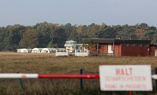 Der Flugplatz ist seit 2015 außer Betrieb. Davor wurde er von Fallschirmspringern genutzt – militärisch und privat. - Jens Reddeker Der Flugplatz ist seit 2015 außer Betrieb. Davor wurde er von Fallschirmspringern genutzt – militärisch und privat. - Jens Reddeker