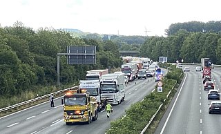 Die Polizei hat die Autobahn für die Bergung gesperrt. - Thomas Lieske Die Polizei hat die Autobahn für die Bergung gesperrt. - Thomas Lieske