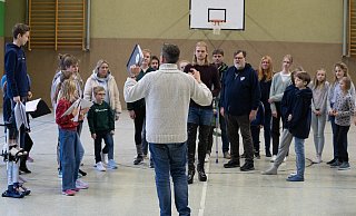 Die Proben zum Kinderstück "Die Unendliche Geschichte" laufen auf Hochtouren. Noch ohne Kostüme. - Freilichtbühne Bökendorf Die Proben zum Kinderstück "Die Unendliche Geschichte" laufen auf Hochtouren. Noch ohne Kostüme. - Freilichtbühne Bökendorf