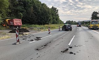 Im August hatte ein Lkw auf der A 2 Klärschlamm verloren. Die Autobahn war für acht Stunden gesperrt. - Michael Scherer/Kottmeyer Transport GmbH Im August hatte ein Lkw auf der A 2 Klärschlamm verloren. Die Autobahn war für acht Stunden gesperrt. - Michael Scherer/Kottmeyer Transport GmbH