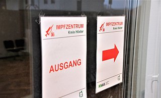 Wie kommt man aus seinem Impftermin wieder raus, wenn man spontan einen früheren bekommen hat? Das ist zumindest für über 80-Jährige sehr schwierig. - David Schellenberg Wie kommt man aus seinem Impftermin wieder raus, wenn man spontan einen früheren bekommen hat? Das ist zumindest für über 80-Jährige sehr schwierig. - David Schellenberg