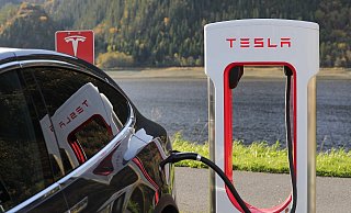 Zu schnell unterwegs: Auf der Ostwestfalenstraße bei Steinheim maß die Polizei bei einem Tesla eine Geschwindigkeit von 180 Kilometern pro Stunde. - Symbolfoto: Pixabay Zu schnell unterwegs: Auf der Ostwestfalenstraße bei Steinheim maß die Polizei bei einem Tesla eine Geschwindigkeit von 180 Kilometern pro Stunde. - Symbolfoto: Pixabay