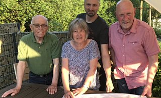 Haben die "Kollerbecker Beinamen" erforscht: Franz Welling (v. l.), Anita Rheker, Carsten Rheker und Stadtheimatpfleger Franz Meyer. - Privat Haben die "Kollerbecker Beinamen" erforscht: Franz Welling (v. l.), Anita Rheker, Carsten Rheker und Stadtheimatpfleger Franz Meyer. - Privat