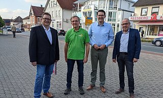MdB Stefan Schwartze (SPD), Kommunalpolitiker Bernhard Weil (Bündnis 90/Die Grünen) und Joachim Ebmeyer (CDU) antworteten auf die Fragen von Rainer Riemann (Tunnel durch den Berg). - David Knapp MdB Stefan Schwartze (SPD), Kommunalpolitiker Bernhard Weil (Bündnis 90/Die Grünen) und Joachim Ebmeyer (CDU) antworteten auf die Fragen von Rainer Riemann (Tunnel durch den Berg). - David Knapp