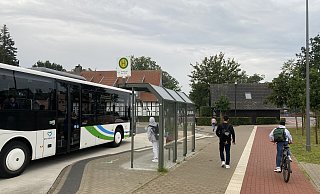 Am Tag nach der Messerattacke ist am Tatort am Busbahnhof wieder der Alltag eingekehrt. - Burkhard Hoeltzenbein Am Tag nach der Messerattacke ist am Tatort am Busbahnhof wieder der Alltag eingekehrt. - Burkhard Hoeltzenbein