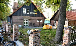 Die Arbeiten auf der Baustelle am ehemaligen Fachwerk-Restaurant ruhen. - Andreas Frücht Die Arbeiten auf der Baustelle am ehemaligen Fachwerk-Restaurant ruhen. - Andreas Frücht