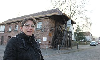 Mandy Lukaszek ist Chefin des Alten Fährhauses in Beverungen und hat ein "Scheißjahr" hinter sich. - Manuela Puls Mandy Lukaszek ist Chefin des Alten Fährhauses in Beverungen und hat ein "Scheißjahr" hinter sich. - Manuela Puls
