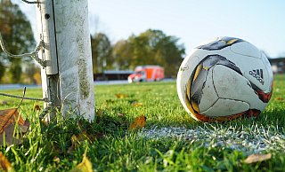 In der Landesliga verschluckte ein Spieler am Wochenende seine Zunge. Der Schiedsrichter brach die Partie ab. - Symbolfoto/ Christian Geisler In der Landesliga verschluckte ein Spieler am Wochenende seine Zunge. Der Schiedsrichter brach die Partie ab. - Symbolfoto/ Christian Geisler