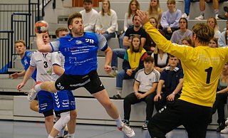 Brakes Rene Lorge schaut TuS-97-Keeper Pascal Welge aus und erzielt eines seiner vier Tore. - Foto: Andreas Zobe/NW Brakes Rene Lorge schaut TuS-97-Keeper Pascal Welge aus und erzielt eines seiner vier Tore. - Foto: Andreas Zobe/NW