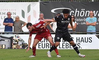 Im Testspiel gegen Oberligist Victoria Clarholz lief Jesse Tugbenyo (rechts) noch im Trikot von Arminia Bielefeld auf. - Jens Dünhölter Im Testspiel gegen Oberligist Victoria Clarholz lief Jesse Tugbenyo (rechts) noch im Trikot von Arminia Bielefeld auf. - Jens Dünhölter