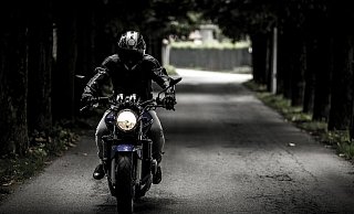 Gab es tatsächlich einen Unfallfahrer oder haben die Jugendlichen ihn erfunden? - Symbolbild Pixabay Gab es tatsächlich einen Unfallfahrer oder haben die Jugendlichen ihn erfunden? - Symbolbild Pixabay