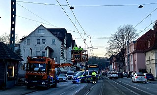 In Bielefeld ist eine Stadtbahn-Oberleitung abgerissen, auf der Detmolder Straße kam es zu spütbaren Verkehrsstörungen. - Jens Reichenbach In Bielefeld ist eine Stadtbahn-Oberleitung abgerissen, auf der Detmolder Straße kam es zu spütbaren Verkehrsstörungen. - Jens Reichenbach