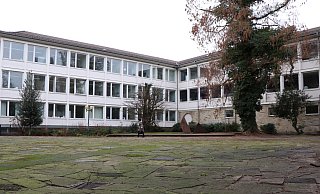 Die Stadtverwaltung, hier der Standort am Abdinghof, ist einer der großen Arbeitgeber mit weit mehr als 2.000 Beschäftigten. - Holger Kosbab Die Stadtverwaltung, hier der Standort am Abdinghof, ist einer der großen Arbeitgeber mit weit mehr als 2.000 Beschäftigten. - Holger Kosbab