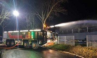 Vom Flughafen Paderborn/Lippstadt wurde ein Flugfeld-Löschfahrzeug angefordert und in Werl zum Einsatz gebracht. - Feuerwehr Kreis Soest Vom Flughafen Paderborn/Lippstadt wurde ein Flugfeld-Löschfahrzeug angefordert und in Werl zum Einsatz gebracht. - Feuerwehr Kreis Soest