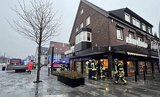 Die Feuerwehrleute konnten bei dem Einsatz in Verl rasch Entwarnung geben. - Thorsten Heß Die Feuerwehrleute konnten bei dem Einsatz in Verl rasch Entwarnung geben. - Thorsten Heß