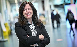 Yüksel Ekinci, Professorin an der Hochschule Bielefeld, wurde jetzt für ihre langjährige Arbeit zu Mehrsprachigkeit, Elternarbeit und Integration mit dem Bundesverdienstkreuz ausgezeichnet - Barbara Franke Yüksel Ekinci, Professorin an der Hochschule Bielefeld, wurde jetzt für ihre langjährige Arbeit zu Mehrsprachigkeit, Elternarbeit und Integration mit dem Bundesverdienstkreuz ausgezeichnet - Barbara Franke