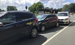 Der Unfall ereignete sich auf der B64 in Fahrtrichtung Münsterstraße. - Feuerwehr Paderborn Der Unfall ereignete sich auf der B64 in Fahrtrichtung Münsterstraße. - Feuerwehr Paderborn