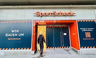 Handwerker gehen in der Bielefeldr Spotscheck-Filiale ein und aus. - Stefan Becker Handwerker gehen in der Bielefeldr Spotscheck-Filiale ein und aus. - Stefan Becker