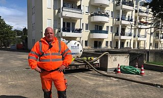 Maik Menke aus Paderborn hilft in den Hochwasser-Gebieten. - NW Maik Menke aus Paderborn hilft in den Hochwasser-Gebieten. - NW