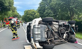 Bei einem Auffahrunfall auf der Bundesstraße 68 am Ortseingang von Kleinenberg prallte ein Wohnmobil auf einen vorrausfahrenden Opel Corsa. - Ralph Meyer Bei einem Auffahrunfall auf der Bundesstraße 68 am Ortseingang von Kleinenberg prallte ein Wohnmobil auf einen vorrausfahrenden Opel Corsa. - Ralph Meyer