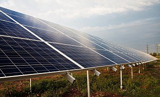 Photovoltaik-Anlage auf einer Freifläche (Symbolbild). - Pixabay/PublicDomainPictures Photovoltaik-Anlage auf einer Freifläche (Symbolbild). - Pixabay/PublicDomainPictures