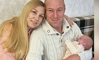 Kleine Familie: Oskana und Gero Berndt mit Amy Sophie. - Privat Kleine Familie: Oskana und Gero Berndt mit Amy Sophie. - Privat