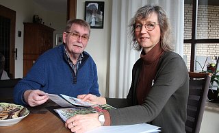 Schlaganfall-Lotsin Sabine Bruning hat Hans-Hasso Kleina ein Jahr lang begleitet, nachdem er einen schweren Schlaganfall mit Sprachstörung und Lähmung erlitt. - Susanne Blersch Schlaganfall-Lotsin Sabine Bruning hat Hans-Hasso Kleina ein Jahr lang begleitet, nachdem er einen schweren Schlaganfall mit Sprachstörung und Lähmung erlitt. - Susanne Blersch