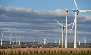 Windräder bestimmen das Landschaftsbild in weiten Teilen der Paderborner Hochfläche, so wie hier mit Blick nach Nordosten auf Dahl. - Hans-Hermann Igges (Archiv) Windräder bestimmen das Landschaftsbild in weiten Teilen der Paderborner Hochfläche, so wie hier mit Blick nach Nordosten auf Dahl. - Hans-Hermann Igges (Archiv)