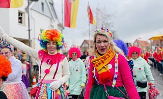 Viele Karnevalisten waren beim Rosenmontagsumzug in Rietberg dabei. - Lena Vanessa Bleck Viele Karnevalisten waren beim Rosenmontagsumzug in Rietberg dabei. - Lena Vanessa Bleck