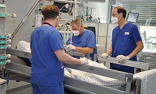 Durch Erkrankungen in der Pflege werden im Brüderkrankenhaus St. Josef derzeit nur 16 statt normalerweise 20 Intensivbetten betreiben. - Brüderkrankenhaus St. Josef Durch Erkrankungen in der Pflege werden im Brüderkrankenhaus St. Josef derzeit nur 16 statt normalerweise 20 Intensivbetten betreiben. - Brüderkrankenhaus St. Josef
