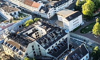 Das weitgehend zerstörte „Hotel Golden Tulip“ bleibt weiterhin mit Sperrzäunen abgesperrt. - Mike-Dennis Müller Das weitgehend zerstörte „Hotel Golden Tulip“ bleibt weiterhin mit Sperrzäunen abgesperrt. - Mike-Dennis Müller