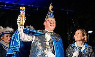 In seiner neuen Prinzenrolle fühlt sich Jakobsmeyer sichtlich wohl. - TuRa Elsen In seiner neuen Prinzenrolle fühlt sich Jakobsmeyer sichtlich wohl. - TuRa Elsen