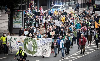 Die Demonstranten wollen, dass es beim Klimaschutz vorwärtsgeht. Dazu gehört auch eine neue Verkehrspolitik. - Mike-Dennis Müller / www.mdm.photo Die Demonstranten wollen, dass es beim Klimaschutz vorwärtsgeht. Dazu gehört auch eine neue Verkehrspolitik. - Mike-Dennis Müller / www.mdm.photo