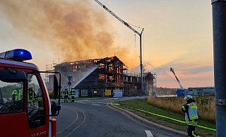 Der Rohbau "Auf der Iserkuhle" in Bad Wünnenberg wurde bei dem Brand vollständig zerstört. - Feuerwehr Bad Wünnenberg Der Rohbau "Auf der Iserkuhle" in Bad Wünnenberg wurde bei dem Brand vollständig zerstört. - Feuerwehr Bad Wünnenberg