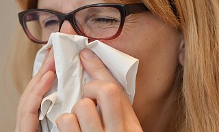 Tagesmütter und -väter sind besonders häufig Krankenheiten ausgesetzt. Doch Krankentage haben sie kaum. - Dpa Tagesmütter und -väter sind besonders häufig Krankenheiten ausgesetzt. Doch Krankentage haben sie kaum. - Dpa