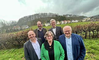Eingeladen zum Update von Staatssekretär Victor Haase (l.) in Sachen Nationalpark hatten der Förderverein Nationalpark Senne-Eggegebirge mit den Vorsitzenden (v. r.) Thomas Steinlein und Hans Jürgen Wessels. Dafür setzen sich auch die Grünen-Landtagsabgeordnete Norika Creuzmann und der Sprecher der Bezirkskonferenz Naturschutz in OWL, Karsten Otte, ein. - Jens Reddeker Eingeladen zum Update von Staatssekretär Victor Haase (l.) in Sachen Nationalpark hatten der Förderverein Nationalpark Senne-Eggegebirge mit den Vorsitzenden (v. r.) Thomas Steinlein und Hans Jürgen Wessels. Dafür setzen sich auch die Grünen-Landtagsabgeordnete Norika Creuzmann und der Sprecher der Bezirkskonferenz Naturschutz in OWL, Karsten Otte, ein. - Jens Reddeker