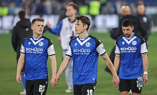 Leon Schneider (l.) und Maximilian Großer (Mitte) spielten sich ab dem zweiten Drittel der Saiosn in die Stammformation. - Oliver Krato Leon Schneider (l.) und Maximilian Großer (Mitte) spielten sich ab dem zweiten Drittel der Saiosn in die Stammformation. - Oliver Krato