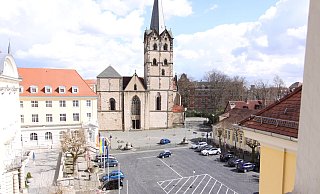 Der Rathausplatz soll ab 2024 umgestaltet werden. Dann fallen hier die Stellplätze zwischen Rathaus, Münsterkirche und Markthalle weg. - Björn Kenter Der Rathausplatz soll ab 2024 umgestaltet werden. Dann fallen hier die Stellplätze zwischen Rathaus, Münsterkirche und Markthalle weg. - Björn Kenter