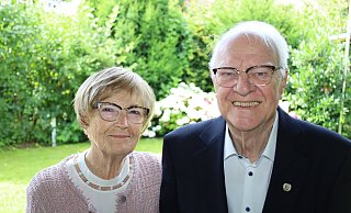 Ingeborg und Hans-Erich Dietz feiern am 14. Juli Eiserne Hochzeit. - Regina Brucksch Ingeborg und Hans-Erich Dietz feiern am 14. Juli Eiserne Hochzeit. - Regina Brucksch
