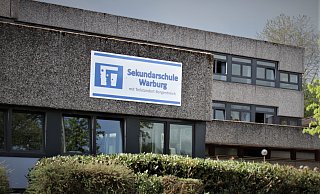 Ein Vorfall an der Sekundarschule Warburg sorgt am Freitag für Unruhe. - Dieter Scholz Ein Vorfall an der Sekundarschule Warburg sorgt am Freitag für Unruhe. - Dieter Scholz
