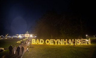 Der beleuchtete Schriftzug ist das beliebteste Fotomotiv bei den weihnachtlichen Lichtern. - Lino Mirgeler Der beleuchtete Schriftzug ist das beliebteste Fotomotiv bei den weihnachtlichen Lichtern. - Lino Mirgeler