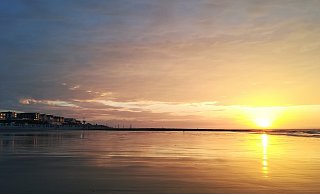 Der Blick übers Meer bei abendlicher Sonne ist auf Wangerooge ein Erlebnis. - Kurverwaltung Wangerooge Der Blick übers Meer bei abendlicher Sonne ist auf Wangerooge ein Erlebnis. - Kurverwaltung Wangerooge
