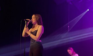 Lea Husemann begeistert das Publikum mit ihren Adaptionen von "Hit the Road, Jack" von Percy Mayfield sowie "Vienna" von Billy Joel. - Danielle Dörsing Lea Husemann begeistert das Publikum mit ihren Adaptionen von "Hit the Road, Jack" von Percy Mayfield sowie "Vienna" von Billy Joel. - Danielle Dörsing