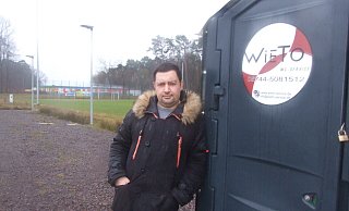 Der junge Vorsitzende des Fußballvereins Türk Gücü will sich mit der jetzigen Entscheidung des Rates zur Verschiebung des Baus der Umkleidekabinen am Sportplatz Hindenburgring nicht zufrieden geben. - Karsten Schulz Der junge Vorsitzende des Fußballvereins Türk Gücü will sich mit der jetzigen Entscheidung des Rates zur Verschiebung des Baus der Umkleidekabinen am Sportplatz Hindenburgring nicht zufrieden geben. - Karsten Schulz