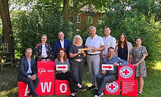 Freuten sich über den gelungenen Übergang beim Trägerwechsel: Philipp Knappmeyer (v. l.), Daniela Beckermann-Beihl, Ina Di Bella, Jan-Hendrik Stute, Sabine Schubert, Andreas Besser, Tobias Tische, Michael Kasche, Martina Teske und Jasmin Feßer. - Alexandra Stratmeier Freuten sich über den gelungenen Übergang beim Trägerwechsel: Philipp Knappmeyer (v. l.), Daniela Beckermann-Beihl, Ina Di Bella, Jan-Hendrik Stute, Sabine Schubert, Andreas Besser, Tobias Tische, Michael Kasche, Martina Teske und Jasmin Feßer. - Alexandra Stratmeier